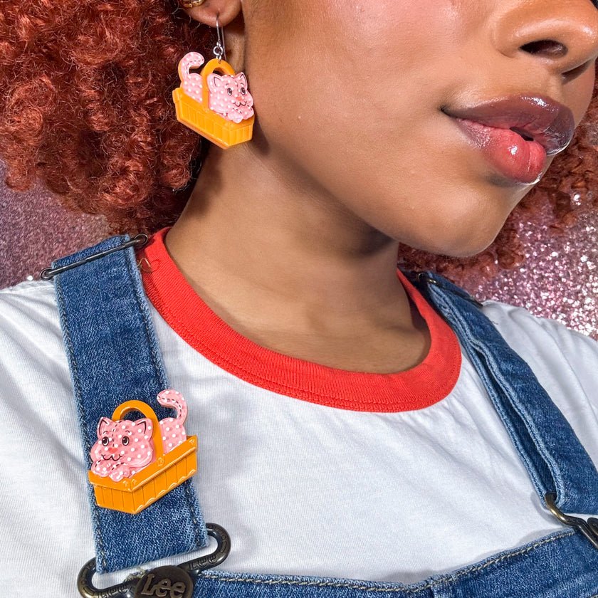 Erstwilder x Strawberry Shortcake - Cozy Custard Cat Mini Brooch - Image 2