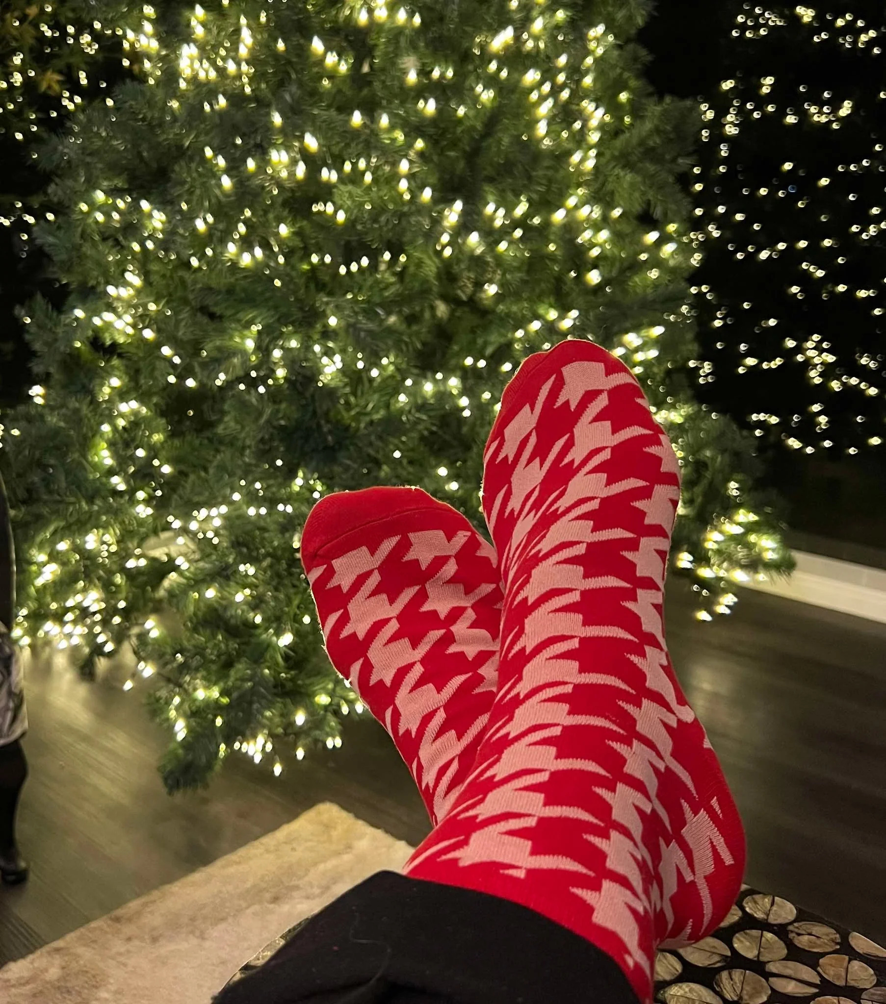 Retro Red Mid Crew Socks - Houndstooth - Image 4